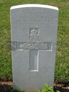 MIKRA BRITISH CEMETERY, KALAMARIA - FLACK, LESLIE DOUGLAS HAMILTON